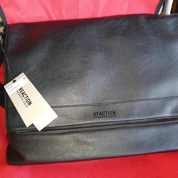 Kenneth Cole Reaction Men’s Pebbled Messenger Bag - Picture 1 of 9